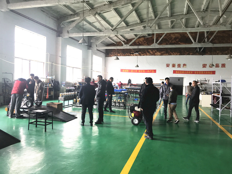 涂汇特腻子喷涂机工厂