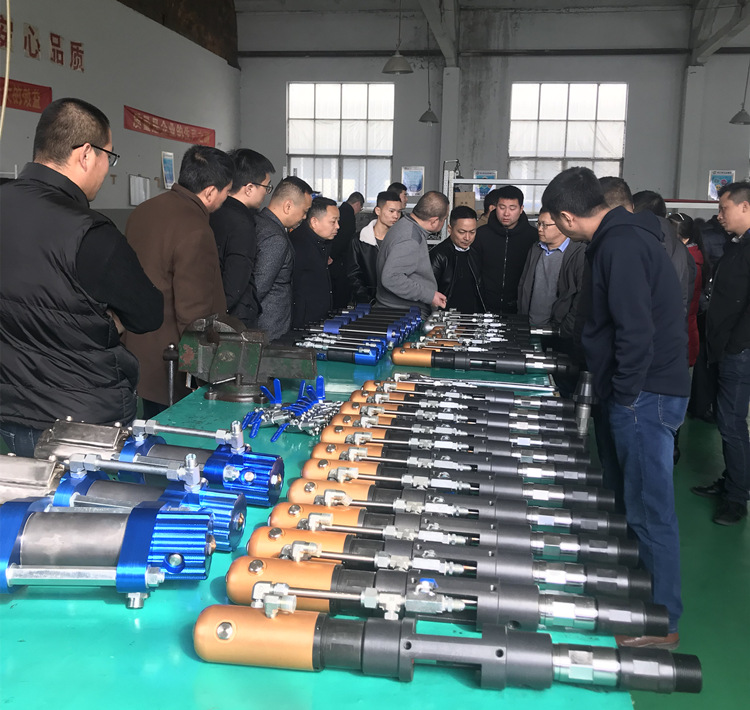 涂汇特腻子喷涂机工厂